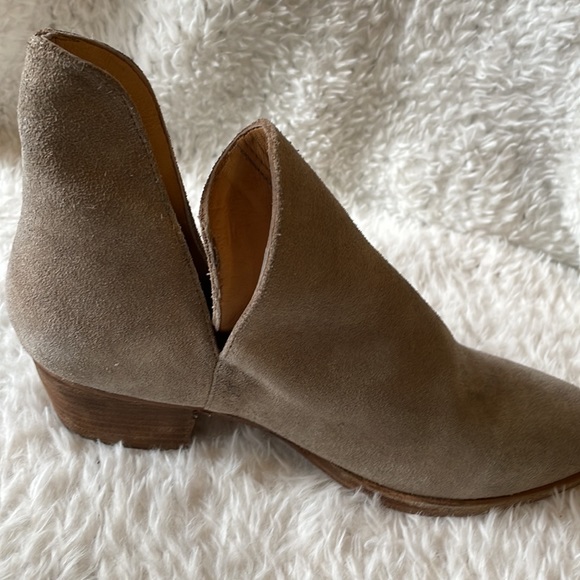 Free People Charm double V suede booties 38.5 NWOT - Picture 11 of 12